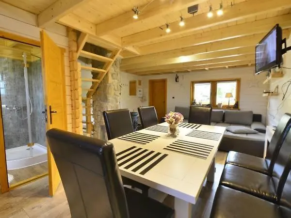 Sloneczna Osada W Gorach Na Wylacznosc